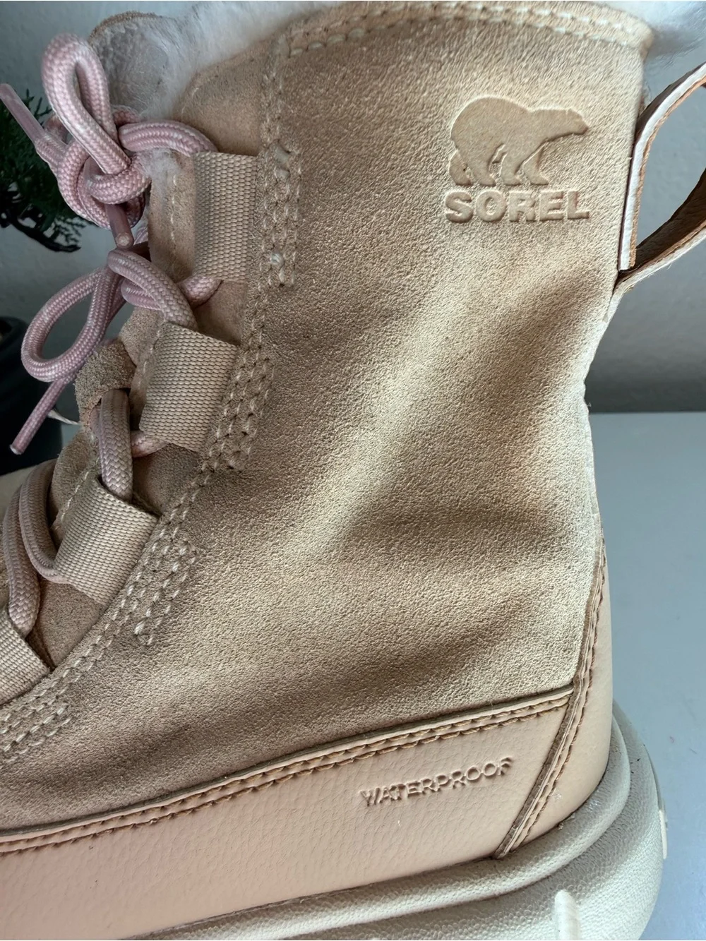 Sorel explorer III Kids size 11 Tan & Light Pink Faux-Fur Waterproof Boots